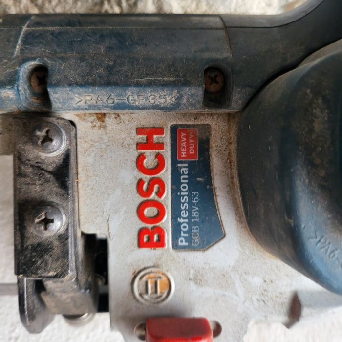 Fierăstrău cu banda Bosch  GCB 18V-63