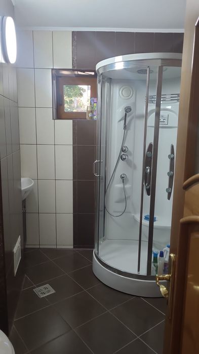 Închiriez apartament 3 camere