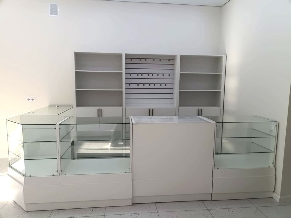 Продам витрины новое для магазина