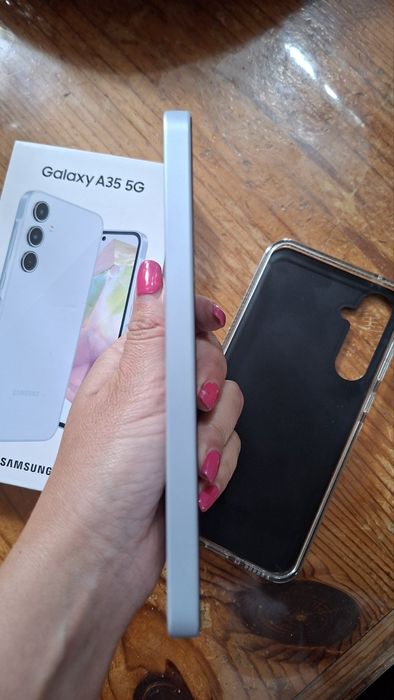 Продавам samsung galaxy a35 5G в  отлично състояние с гаранция.