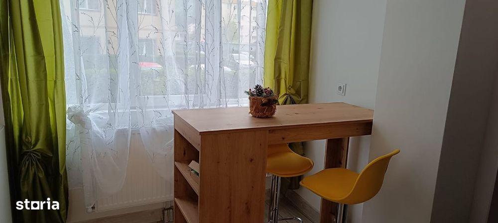 Garsoniera de închiriat + o camera de 18 mp, utilată si mobilata.