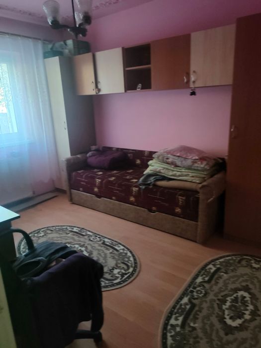 Apartament 3 camere, decomandat.