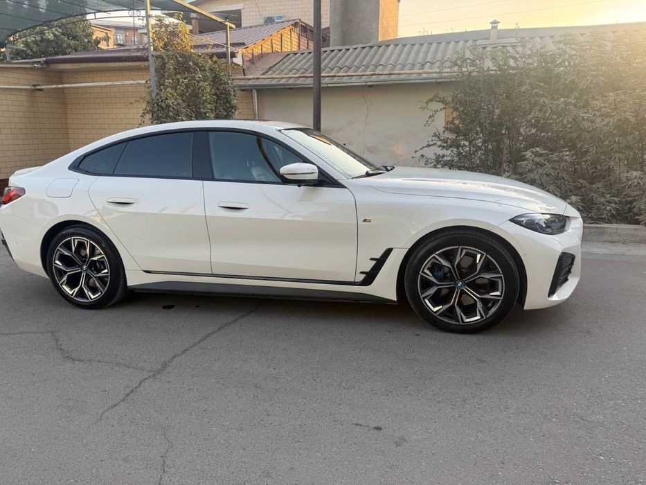 BMW i4 2022 — 2