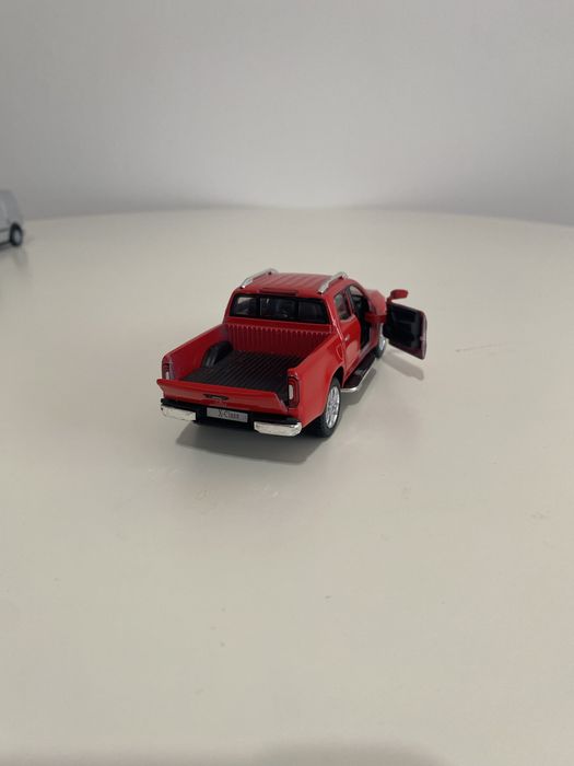 1:42 Kinsmart Mercedes-Benz X-Class