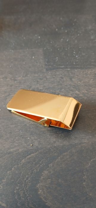 Щипка за пари - чисто нова