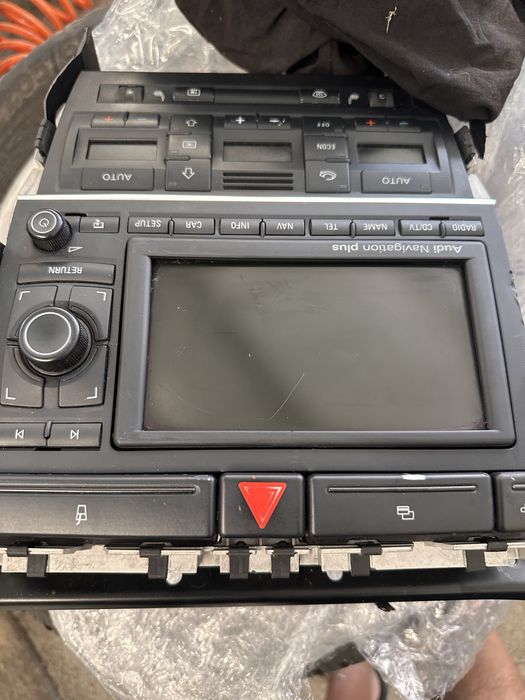 Навигация за ауди а4 б7 пълен комплект