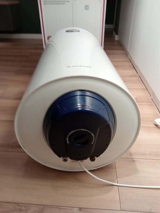 Продаётся водонагреватель б/у (подлежит ремонту)