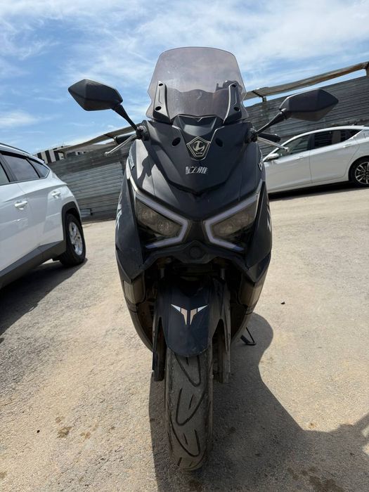 Скутер ZMAX 180кубов