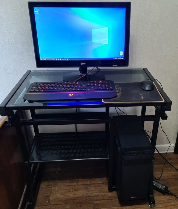 Компьютерный стол