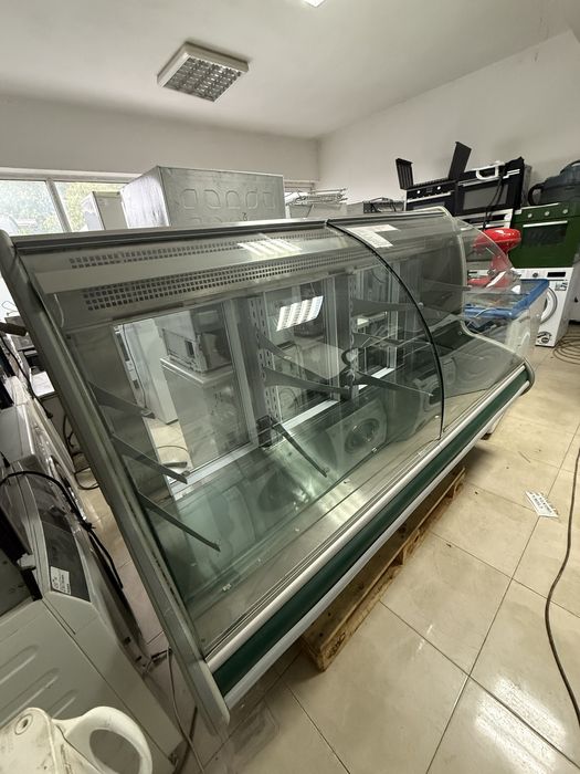 Сладкарска хладилна витрина 4 нива 2метра