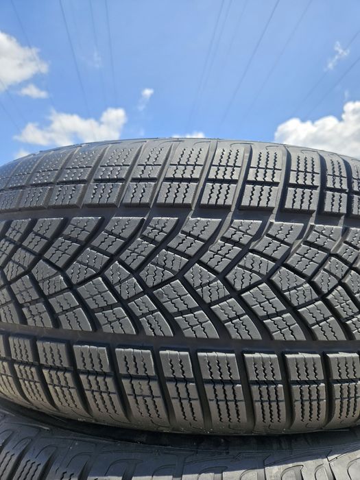 Vând anvelope iarna 255/55/19 255/55r19 GOODYEAR
