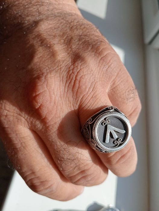 Продам серебренныи кольцо для мужчинь