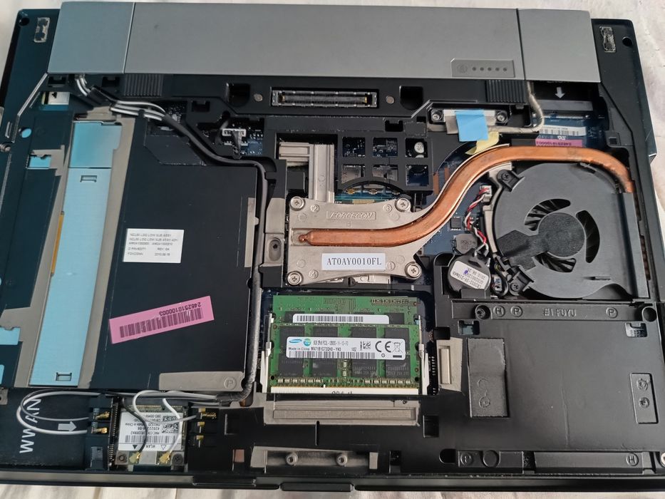 Vând laptop s-au schimb cu tel