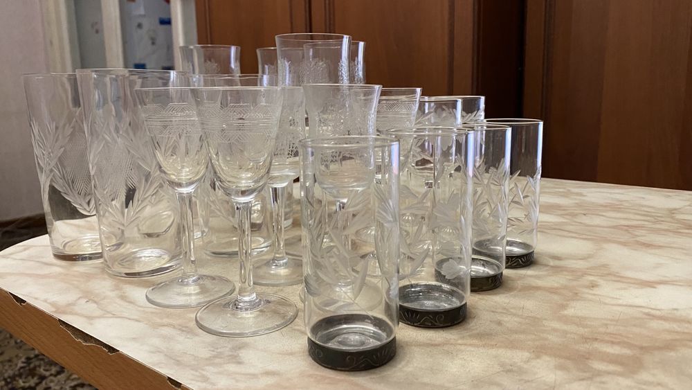 Бокалы рюмки стаканы