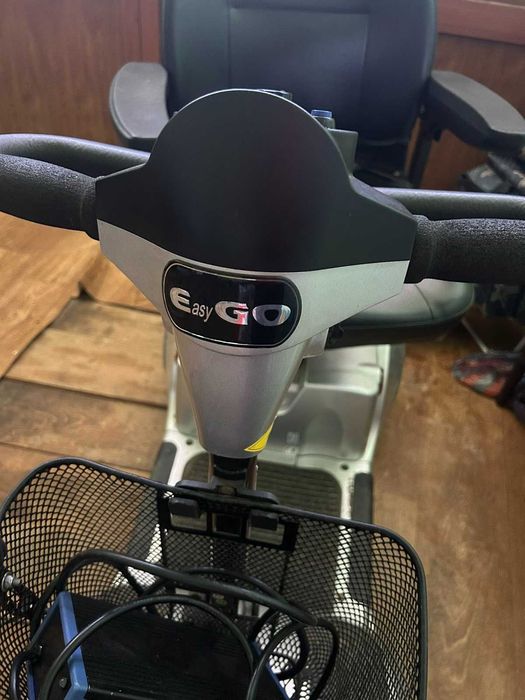Електрическа количка за трудно подвижни хора ,възрастни или инвалиди