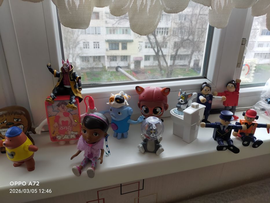 Продам игрушки, продам куклы.