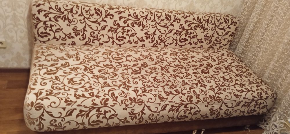 Продам тахту раскладушку.