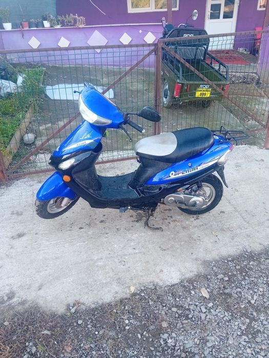 Vând scuter de 50cc cu acte aproape nou