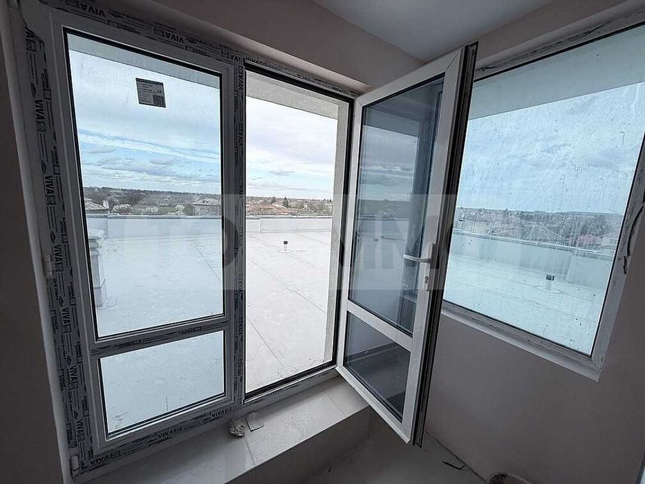 Тристаен апартамент с панорамна гледка в Балчик