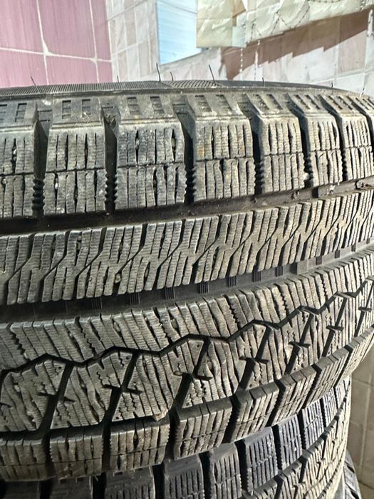 Продам зимнию резину в отличном состоянии. Размер 215/55/17
