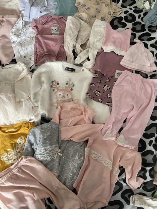 Lot haine aprox 40 piese, stare buna, 56-62 cm bebe 1-6 luni vedeti pozele