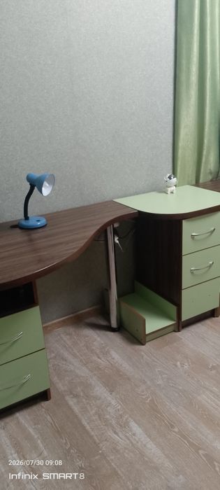 Продаю детский двойной письменный стол