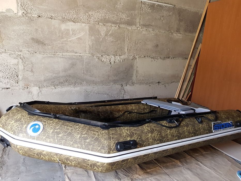 Продам лодку Schtormline Air Light