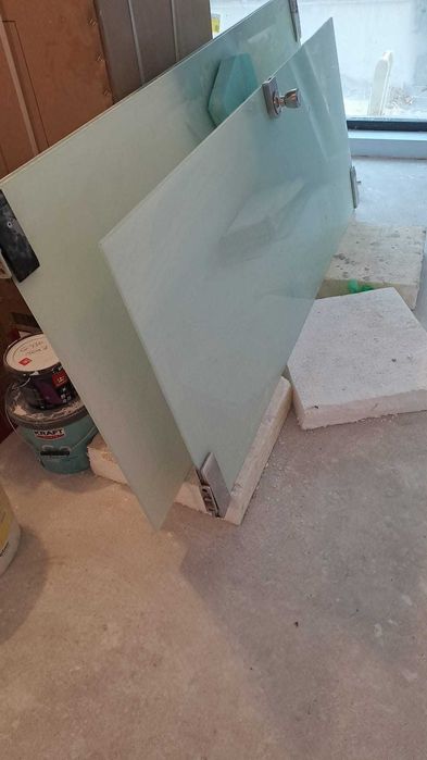 стъклените врати