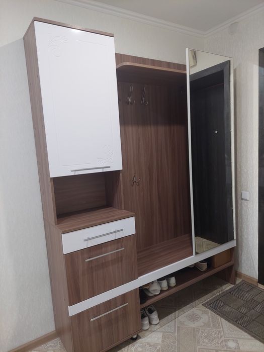 Продам прихожку с зеркалом