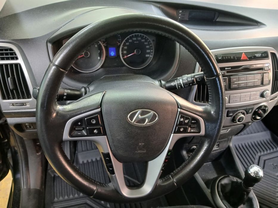 Hyundai i20 2015 1.3 бензин верига 185423км