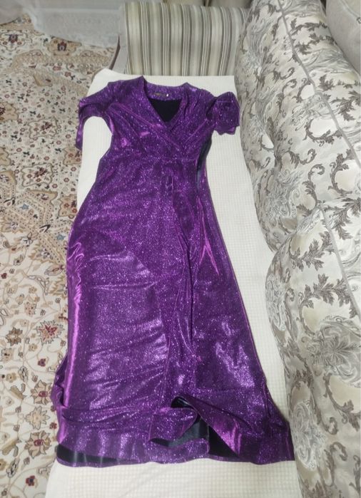 Платья б/у все 148 размеры