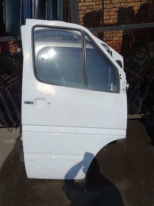 Vand Usa Fata Dreapta Mercedes Sprinter din 2005 volan pe stanga fara rugina fara lovituri