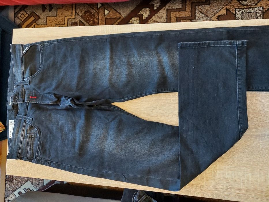 черни дънки Replay Waitom в размер 32 с права кройка (regular fit)