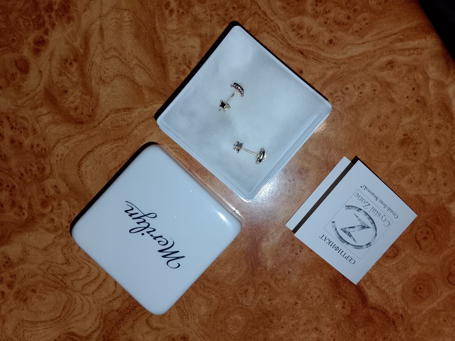 Обеци със камъни на Сваровски