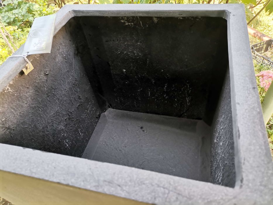 Дизайнерска саксия YANG сива