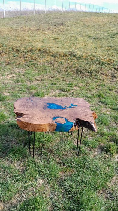 Masuta de cafea din lemn de par cu rasina