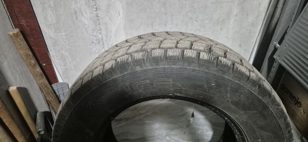Продам зимние шины Maxxis 235×60×R16