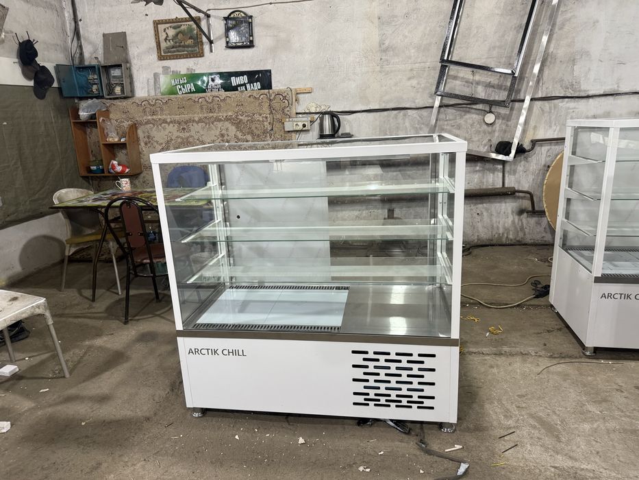 Витринный холодильник кондитерская витрина