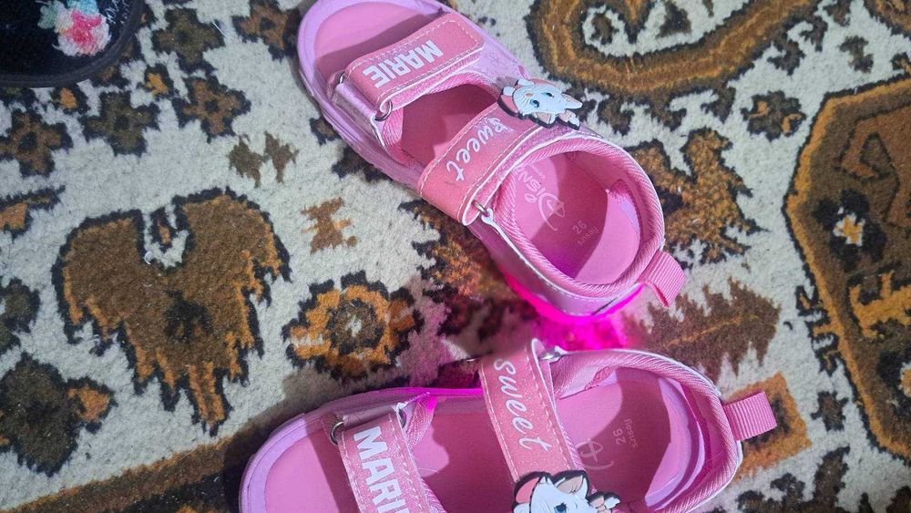 Детскиии сандали