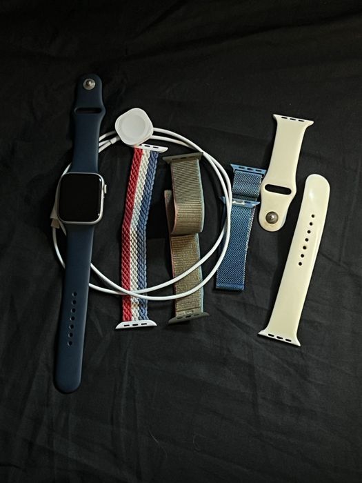 Apple Watch SE 44 в идеальном состоянии