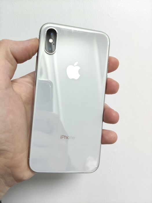 Продам iPhone Xs.