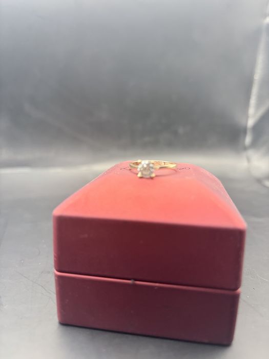 Кольцо с бриллиантом 0.7 карат