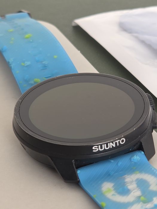 Часы Suunto race S для тренировок