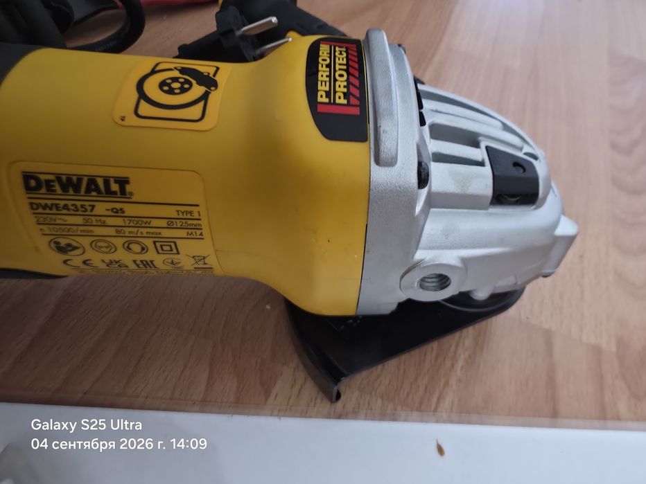 Шлифмашина угловая DeWALT DWE4357