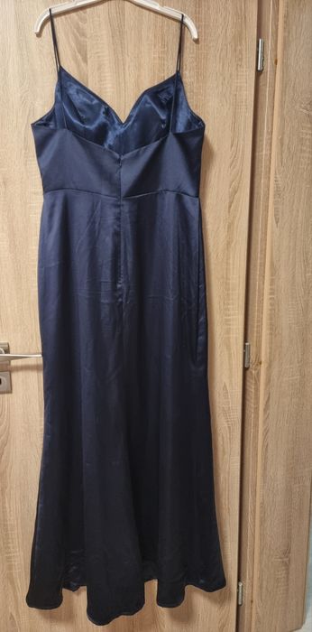 Сатенена тъмно синя дълга рокля