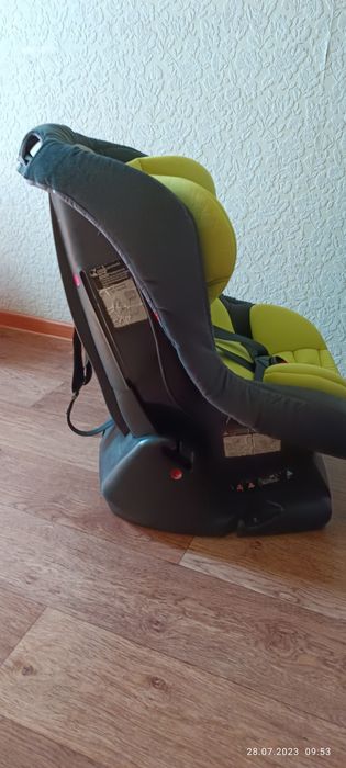 Автомобильное кресло