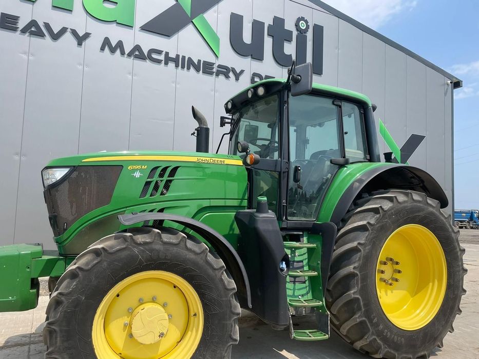 John Deere 6195 M Tractor John Deere 6195 M Tractor