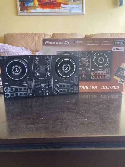 Pioneer DDJ-200 DJ контролер – като нов, с кутия