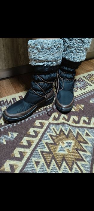 Cizme călduroase din material impermeabil și piele