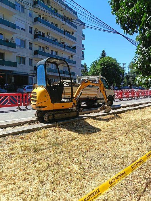 Închiriez miniexcavator+Camionetă 6,5 tone